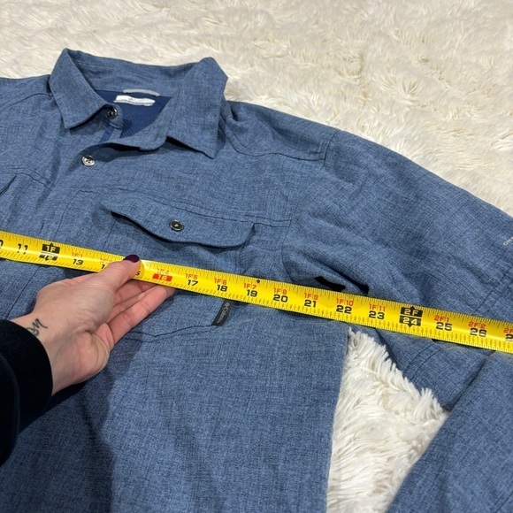 COLUMBIA Size L Blue Chambray Button Up Collared vented hiking shirt - Picture 4 of 12